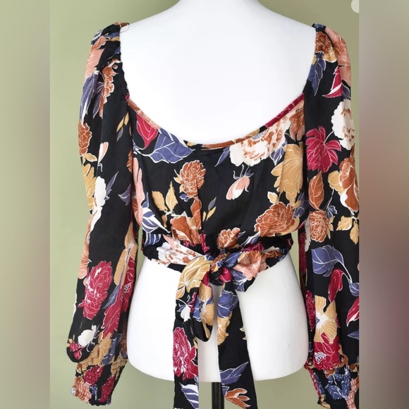 Band of the Free Floral Crossover Crop Top - Picture 5 of 8